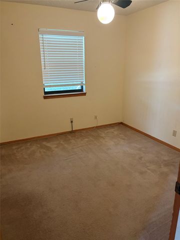 12421 Lowden LN A, Manchaca, TX 78652