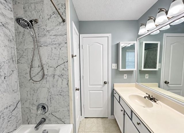 13618 Sablegrove Lane, Houston, TX 77014