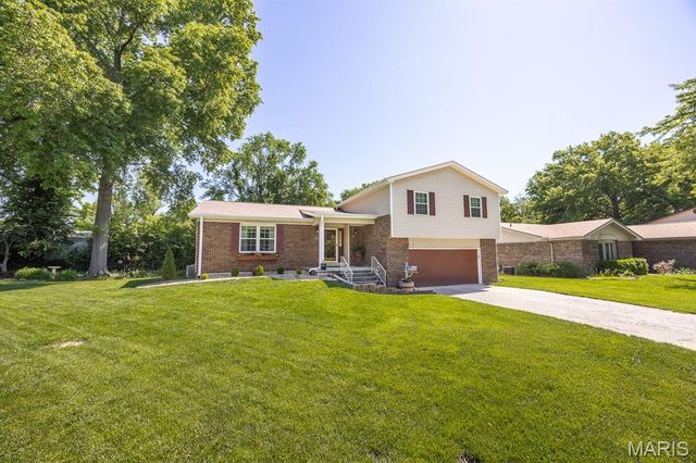 44 Belle Crest Drive, Belleville, IL 62221