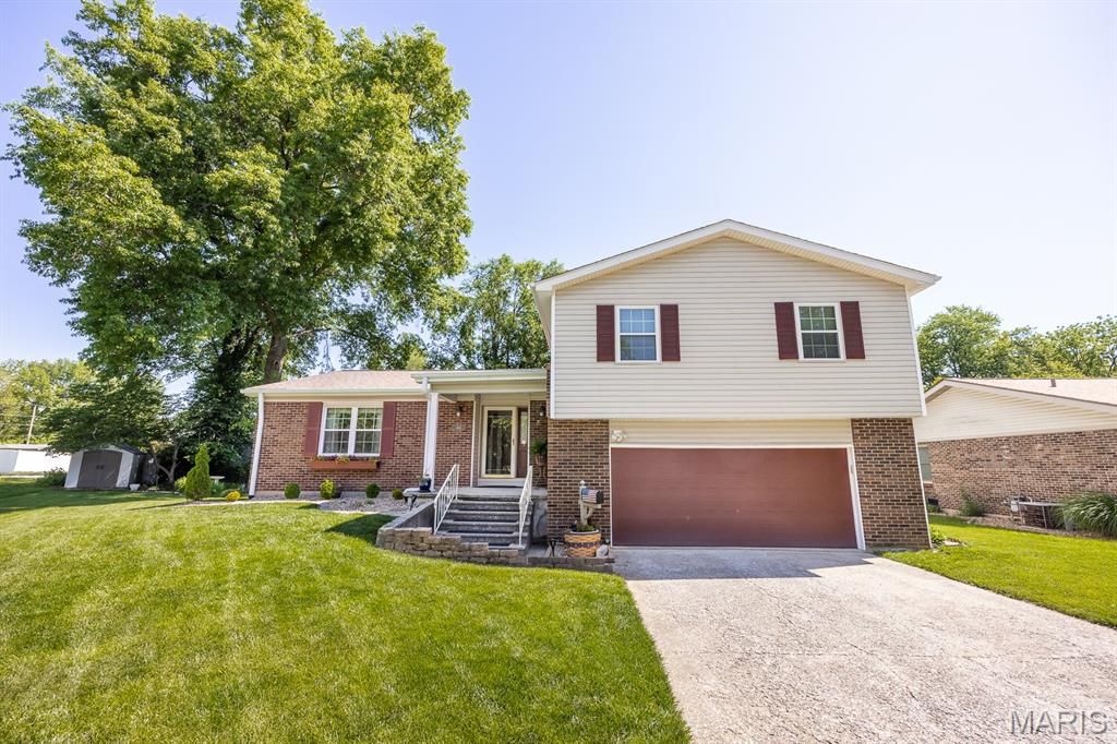 44 Belle Crest Drive, Belleville, IL 62221
