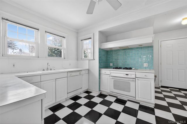 225 Nassau Boulevard, Garden City, NY 11530