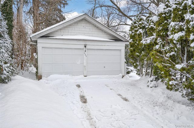 225 Nassau Boulevard, Garden City, NY 11530