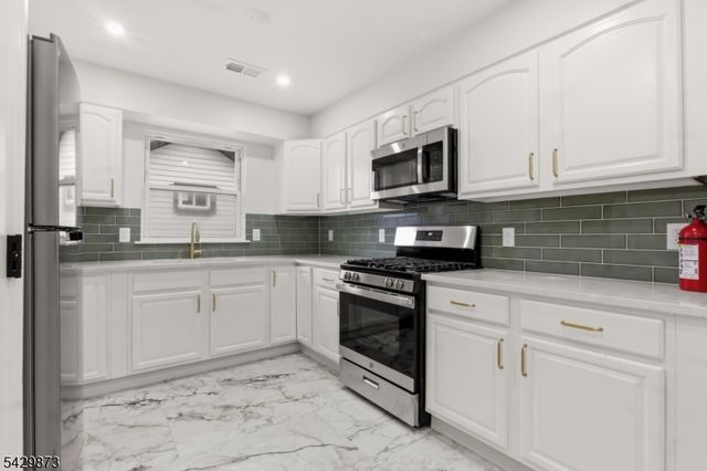 148 N Munn Ave, East Orange City, NJ 07017