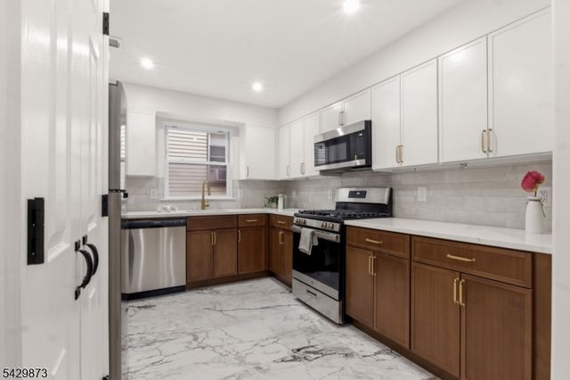 148 N Munn Ave, East Orange City, NJ 07017