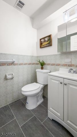 148 N Munn Ave, East Orange City, NJ 07017