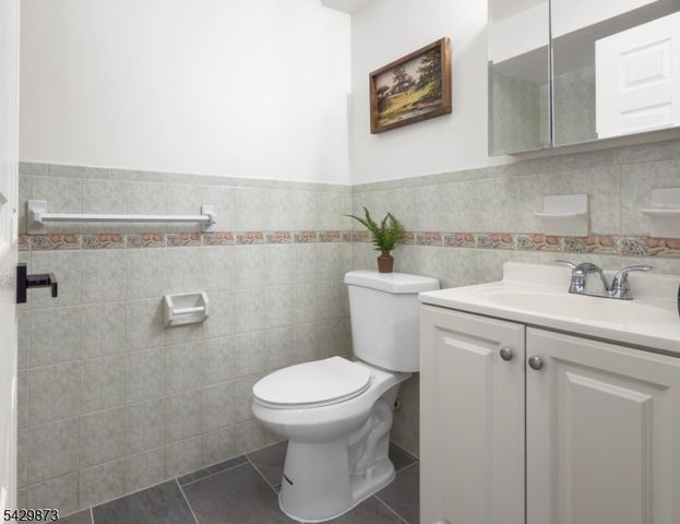 148 N Munn Ave, East Orange City, NJ 07017