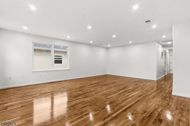 148 N Munn Ave, East Orange City, NJ 07017