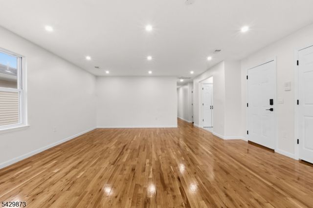 148 N Munn Ave, East Orange City, NJ 07017