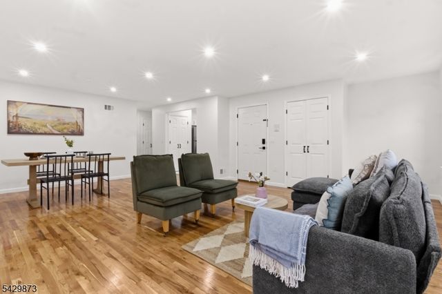 148 N Munn Ave, East Orange City, NJ 07017