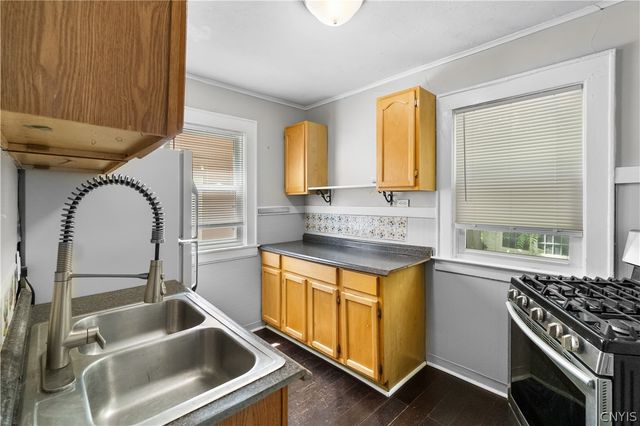 158 Baldwin Ave, Syracuse, NY 13205