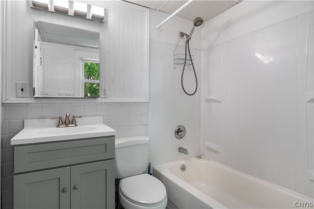 158 Baldwin Ave, Syracuse, NY 13205