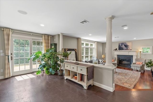 92 Cross St, Marshfield, MA 02050