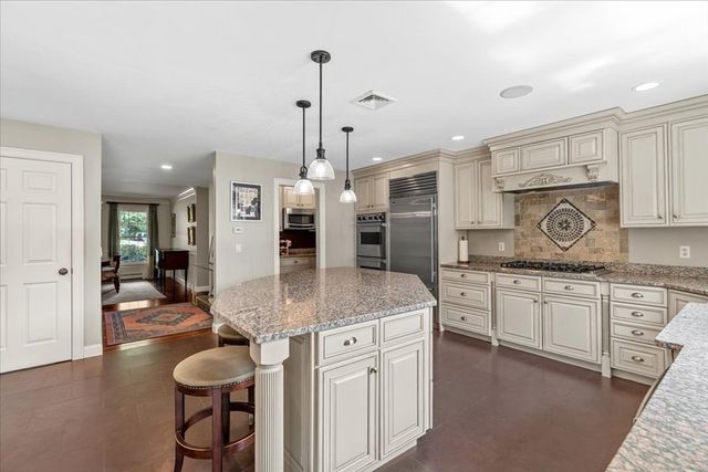 92 Cross St, Marshfield, MA 02050