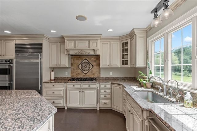 92 Cross St, Marshfield, MA 02050