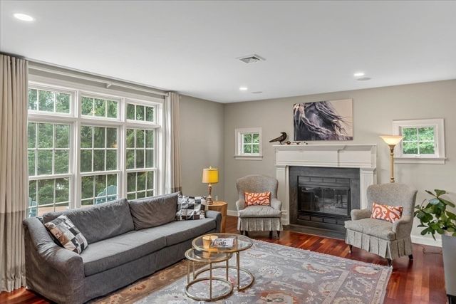 92 Cross St, Marshfield, MA 02050