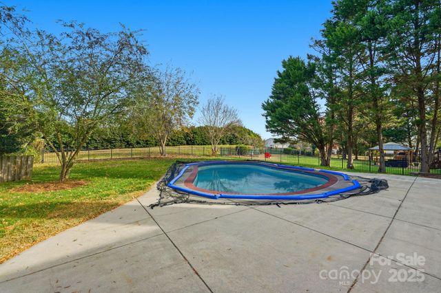 11023 Sycamore Club Drive, Charlotte, NC 28227