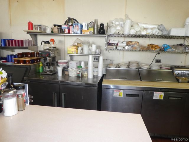 25385 5 Mile Road, Redford Charter Township, MI 48239