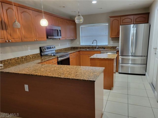 4209 30th ST SW, Lehigh Acres, FL 33976