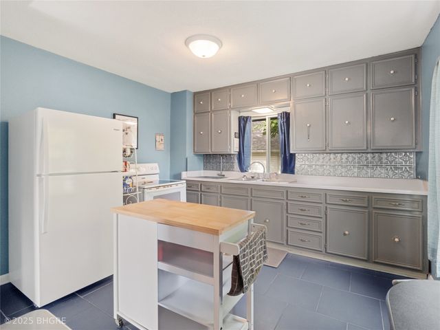 216 2nd Street SW, Melcher Dallas, IA 50163