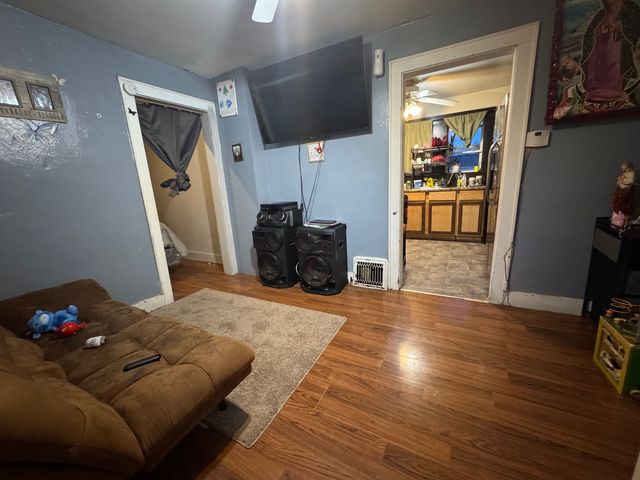 906 Avenue G, Sterling, IL 61081