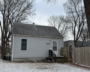 906 Avenue G, Sterling, IL 61081