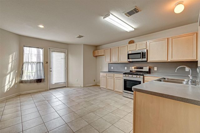 2642 Skyview Trace Court, Houston, TX 77047