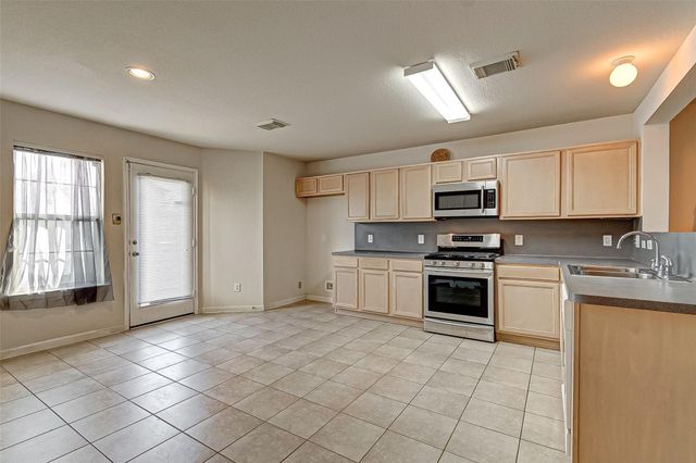 2642 Skyview Trace Court, Houston, TX 77047