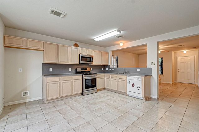 2642 Skyview Trace Court, Houston, TX 77047