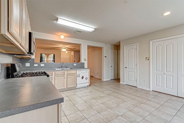 2642 Skyview Trace Court, Houston, TX 77047