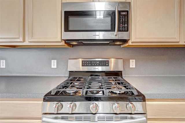 2642 Skyview Trace Court, Houston, TX 77047