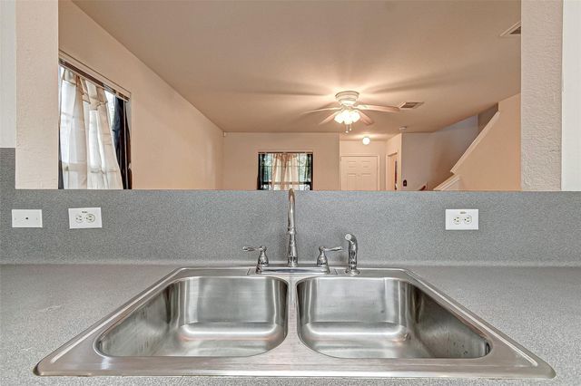 2642 Skyview Trace Court, Houston, TX 77047