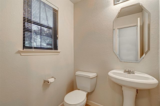 2642 Skyview Trace Court, Houston, TX 77047