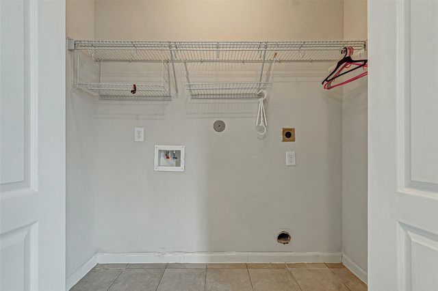 2642 Skyview Trace Court, Houston, TX 77047