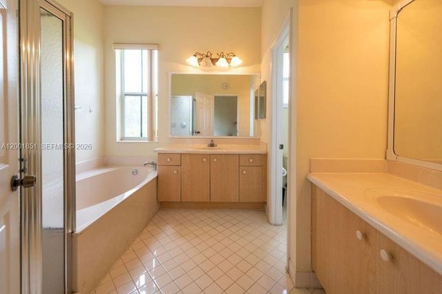 1006 Sunflower Cir, Weston, FL 33327