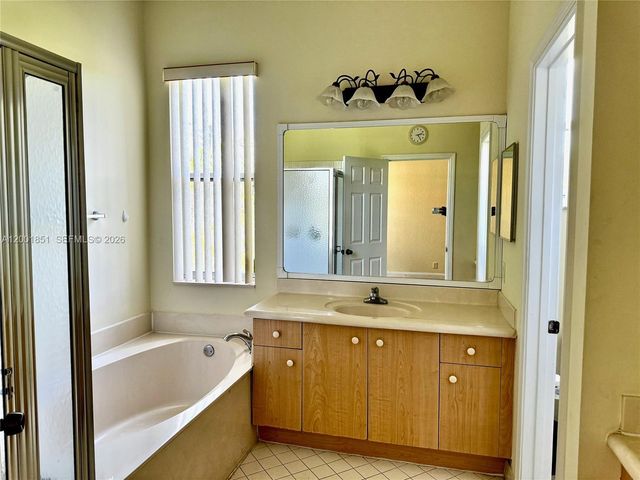 1006 Sunflower Cir, Weston, FL 33327