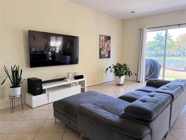 1006 Sunflower Cir, Weston, FL 33327