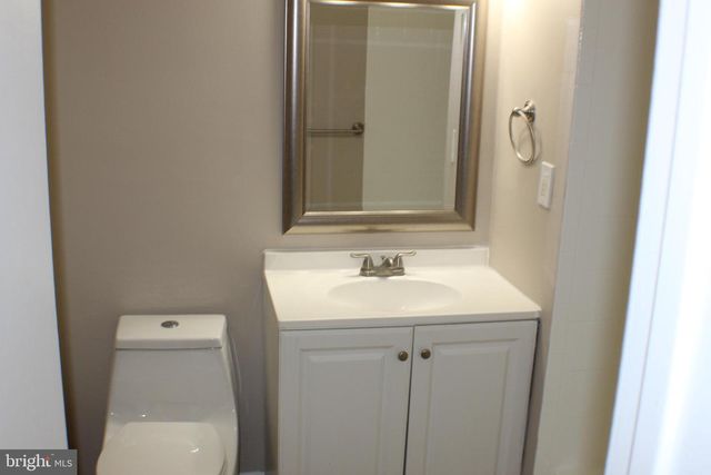 8 ESSEX LN, Ewing Twp, NJ 08628