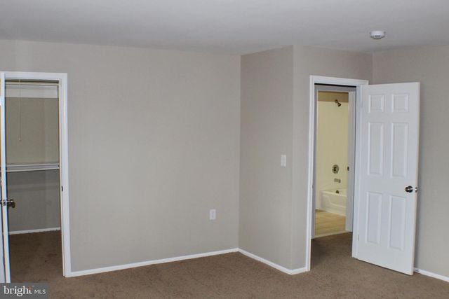 8 ESSEX LN, Ewing Twp, NJ 08628