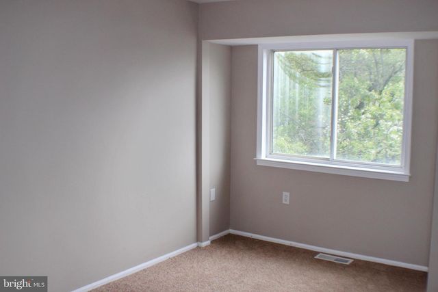 8 ESSEX LN, Ewing Twp, NJ 08628