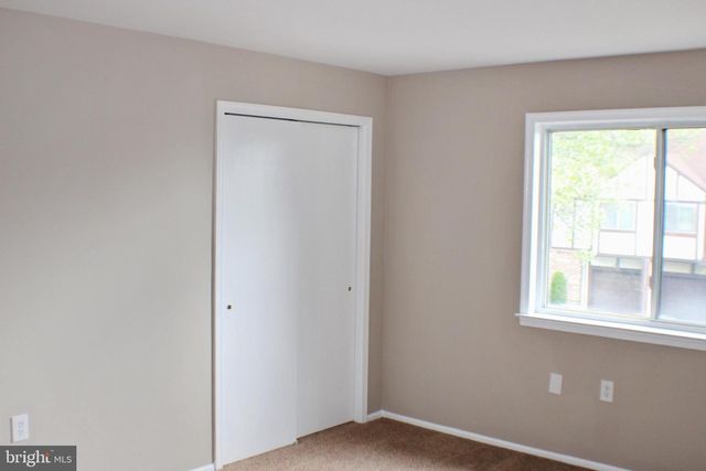 8 ESSEX LN, Ewing Twp, NJ 08628