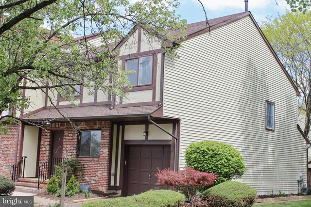 8 ESSEX LN, Ewing Twp, NJ 08628