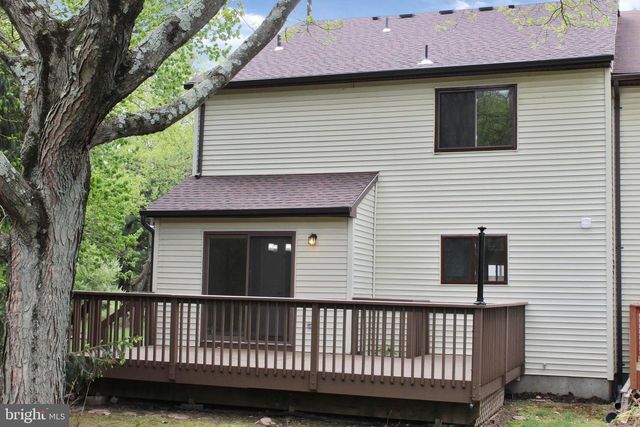 8 ESSEX LN, Ewing Twp, NJ 08628