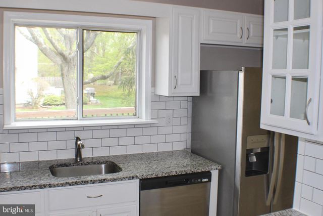 8 ESSEX LN, Ewing Twp, NJ 08628