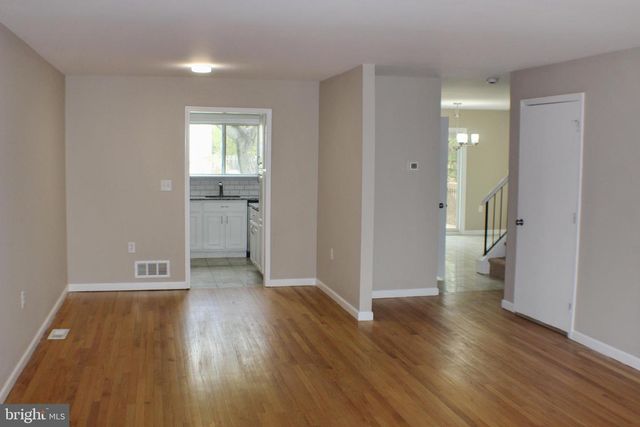 8 ESSEX LN, Ewing Twp, NJ 08628