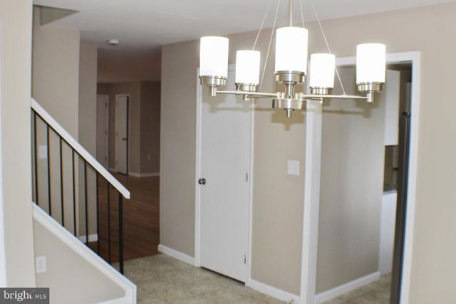 8 ESSEX LN, Ewing Twp, NJ 08628