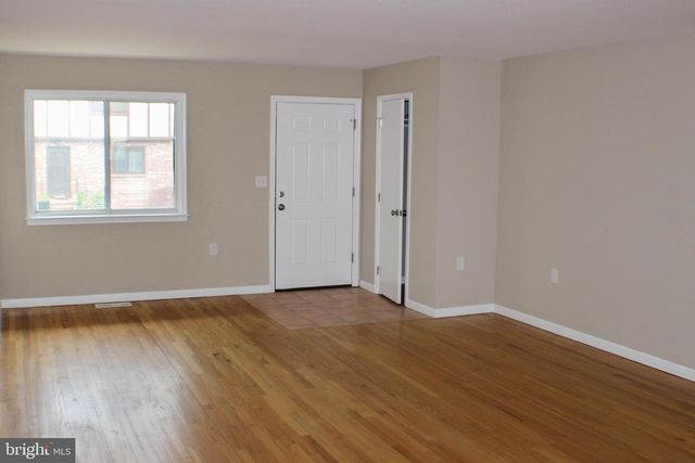 8 ESSEX LN, Ewing Twp, NJ 08628