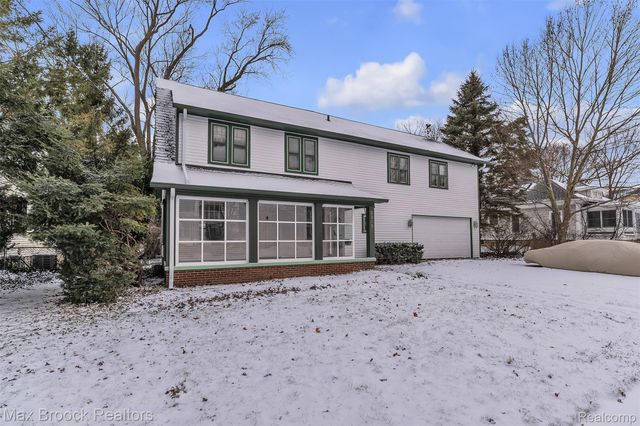 23009 Maple Avenue, Farmington, MI 48336
