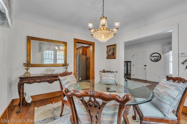 23009 Maple Avenue, Farmington, MI 48336