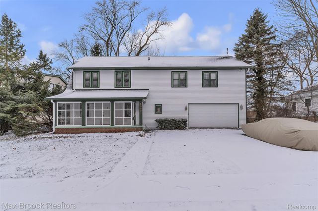23009 Maple Avenue, Farmington, MI 48336