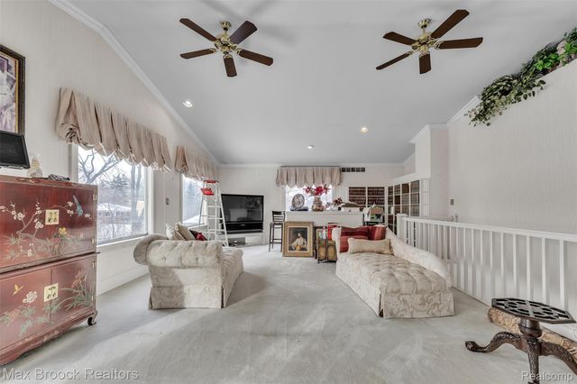 23009 Maple Avenue, Farmington, MI 48336